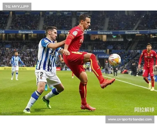 世俱杯球迷冲突激化 巴黎支持者踩踏博塔弗戈球迷头部 安保漏洞引发广泛质疑